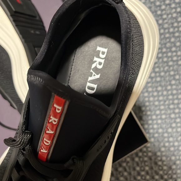 Prada - Picture 4 of 6